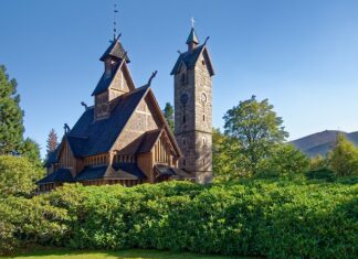 Jak daleko jest z Karpacza do skalnego miasta?