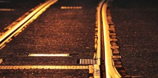 Ile jedzie pociąg do Pragi?