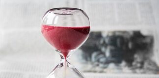 Do której godziny 17 latek może być na dworze?