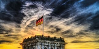 Skąd wzięła się flaga Polski?