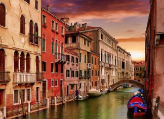Ile kosztuje pływanie gondolą w Wenecji? Ile kosztuje pływanie gondolą w Wenecji?