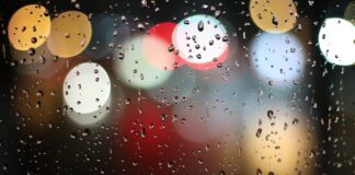 Jakie światła przy opadach?