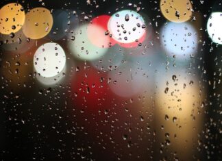 Jakie światła przy opadach?