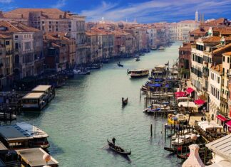 Ile zarabia gondolier w Wenecji?