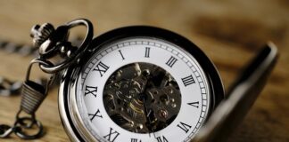 Jak lepiej płacić kartą w euro czy w złotówkach?